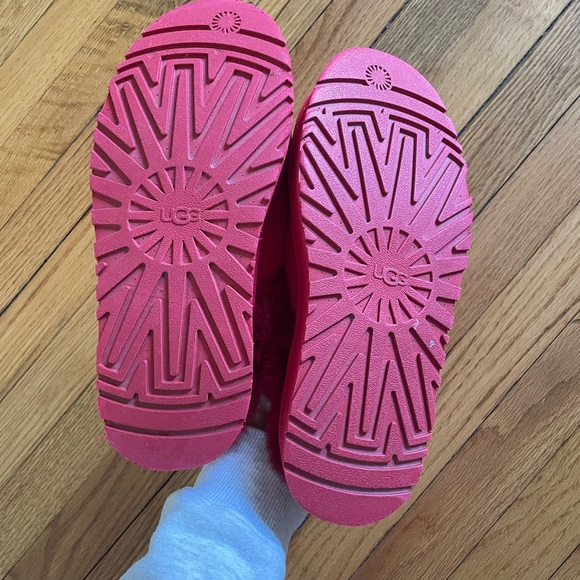 Red UGG Disquette slippers in size 9! Bought last year. - Picture 8 of 9